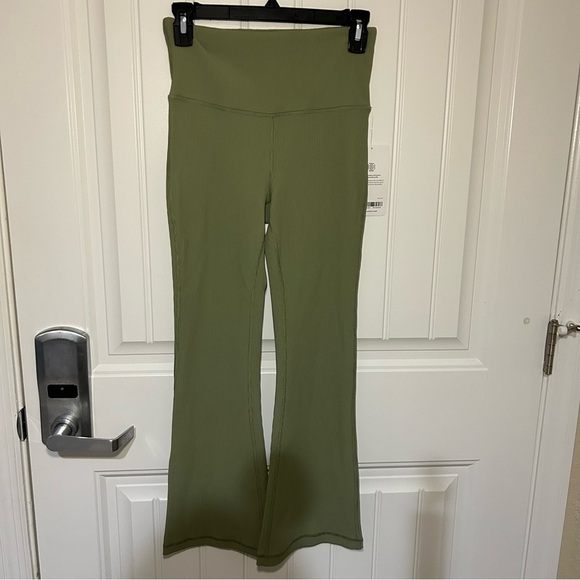 NWT Athleta Green Elation Rib Crop Flare Pants Size Small - Picture 1 of 10